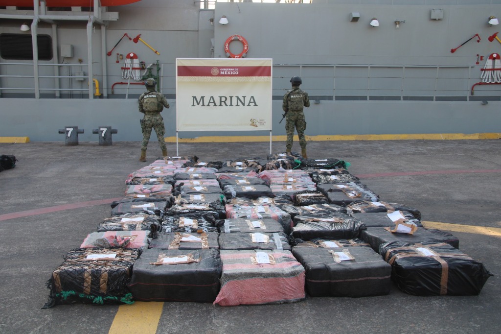 La Semar decomisa dos toneladas de cocaína en embarcación interceptada en las costas de Michoacán